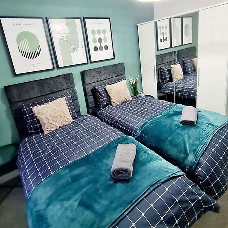 Bright 3Br Walking Distance To Town - Free Parking Apartment Glasgow Exterior photo