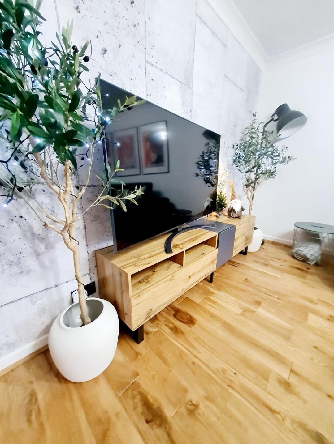 Bright 3Br Walking Distance To Town - Free Parking Apartment Glasgow Exterior photo