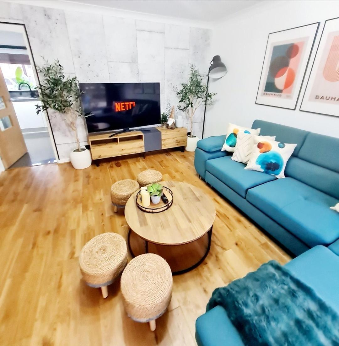 Bright 3Br Walking Distance To Town - Free Parking Apartment Glasgow Exterior photo