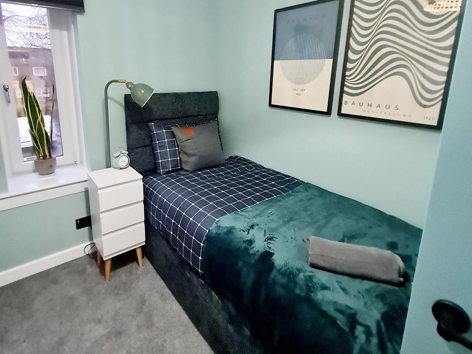 Bright 3Br Walking Distance To Town - Free Parking Apartment Glasgow Exterior photo