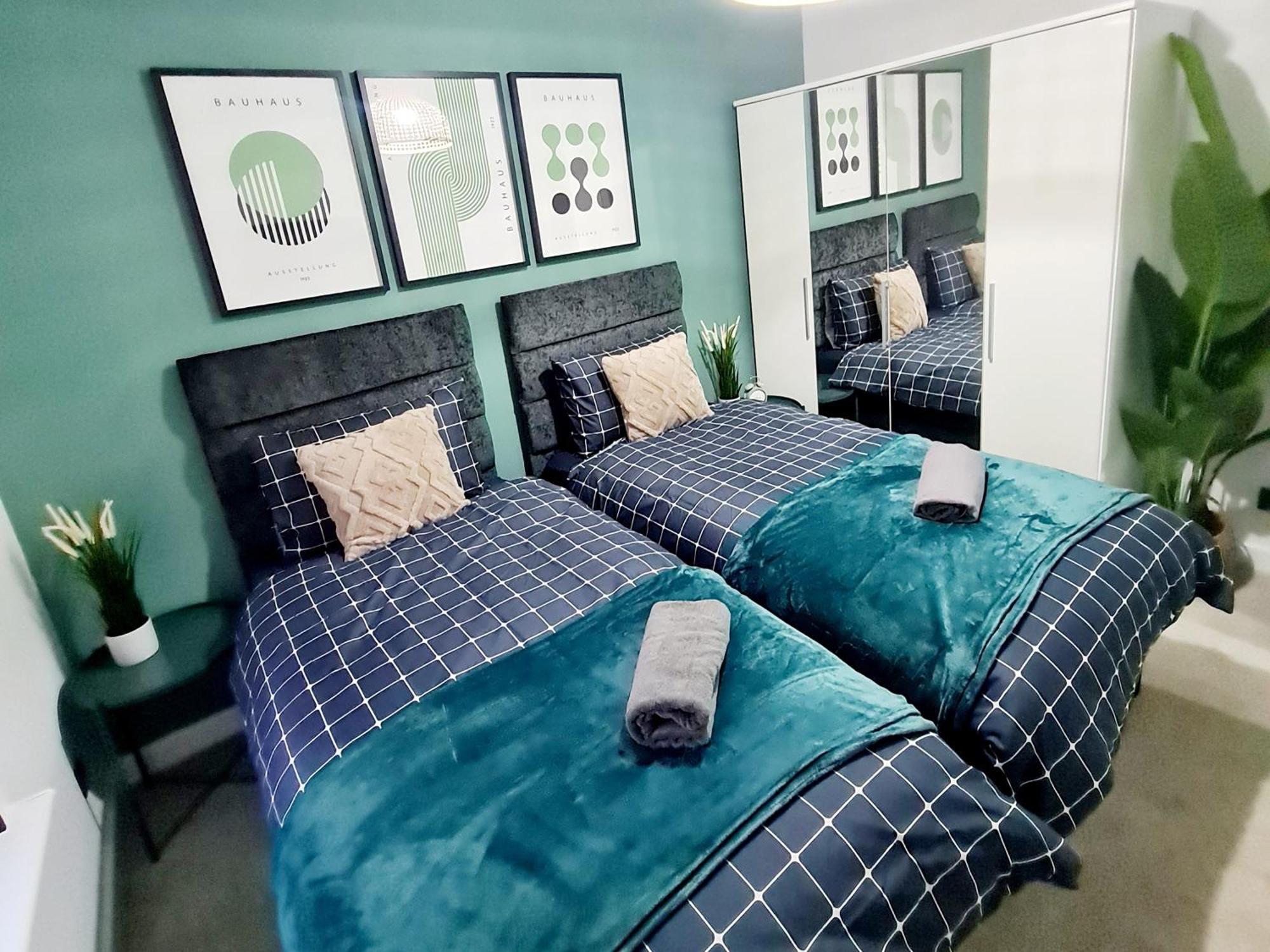 Bright 3Br Walking Distance To Town - Free Parking Apartment Glasgow Exterior photo
